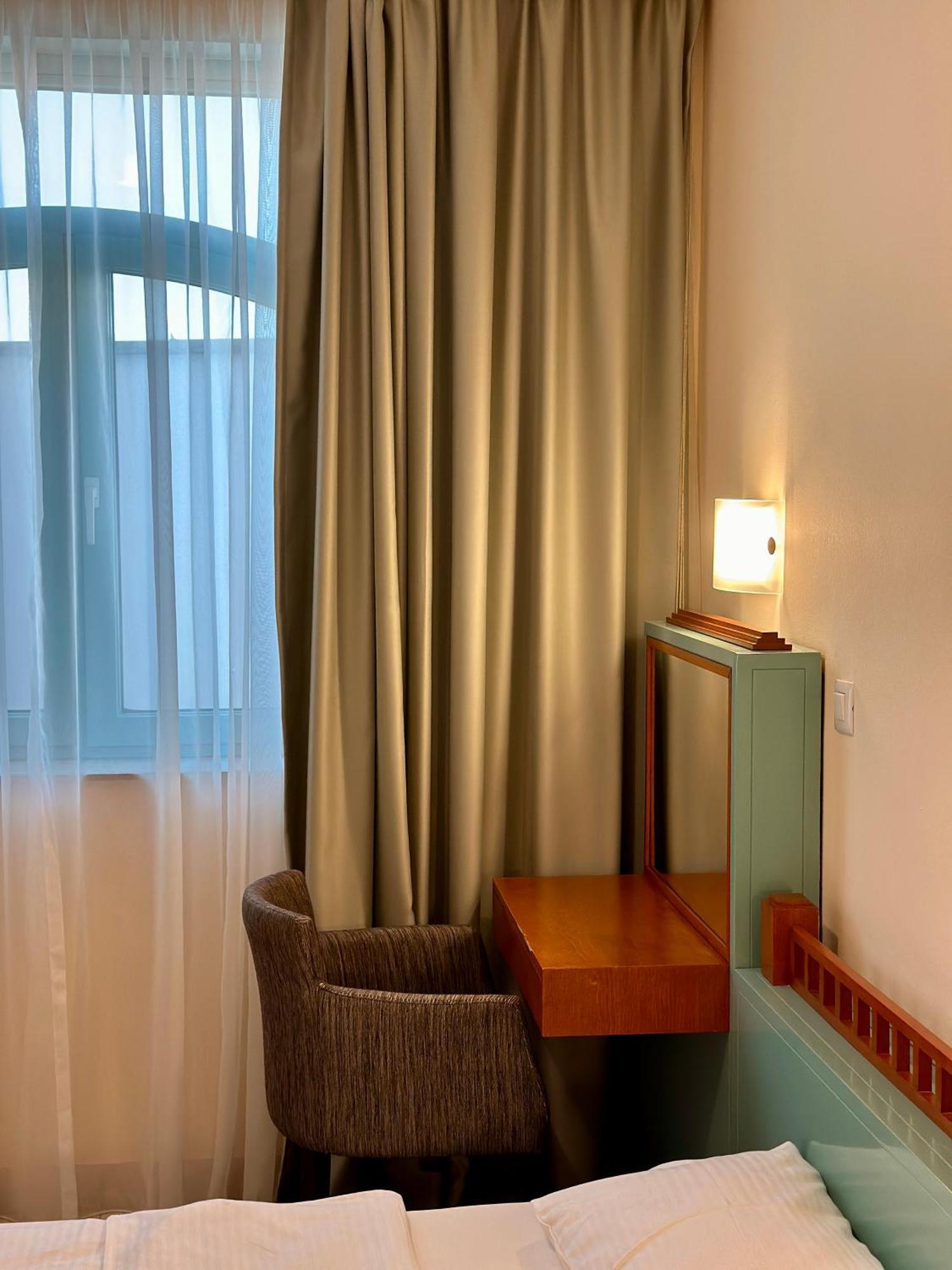 Central 25 Podgorica Exterior photo
